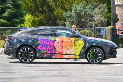 Jojo Siwa has a new car with her face on it! This time it's a Lamborghini Urus. Jojo was out and full on repping her self brand today as she not only wore a teeshirt with herself on it, but drove her car with THREE huge pictures of herself on the side of the door. 01 May 2023 Pictured: Jojo Siwa. Photo credit: Snorlax / MEGA TheMegaAgency.com +1 888 505 6342 (Mega Agency TagID: MEGA975564_001.jpg) [Photo via Mega Agency]